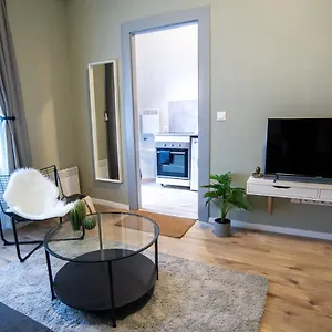 Cozy On The Boulevard. Apartment