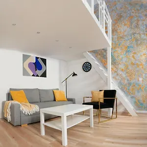  Apartment Goldart Design In The Heart Of
