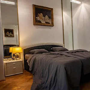  Apartment Basilica -quiet, Privat, Balcony, The Area